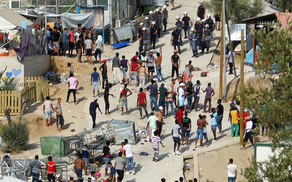 HRW warns over risks for female asylum seekers at Lesvos camp