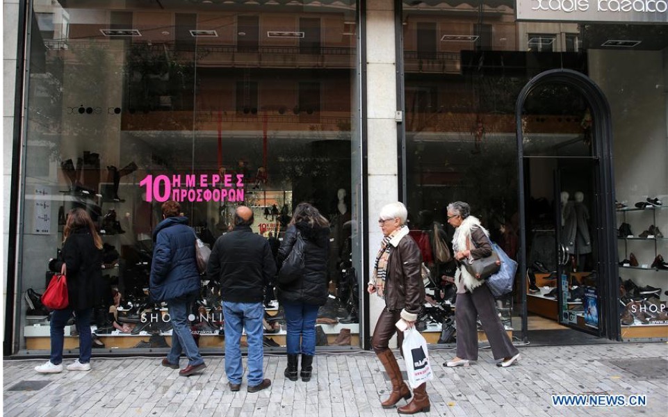 Greek retail turnover improves but most consumers cautious