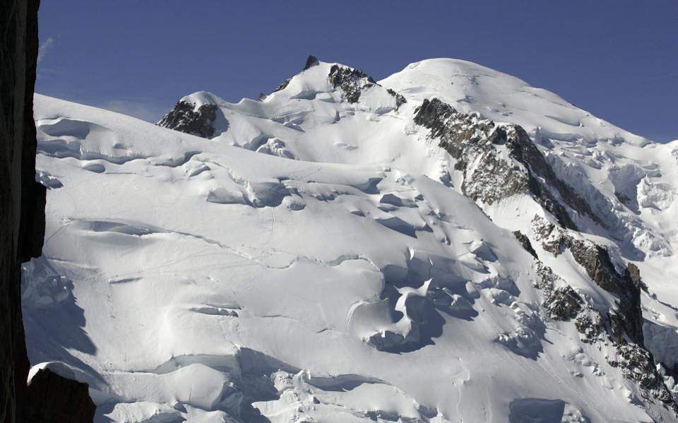 Avalanche kills snowboarder in northern Greece
