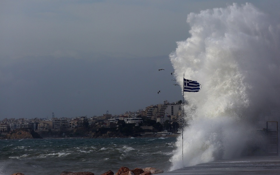 Powerful winds disrupt ferry services