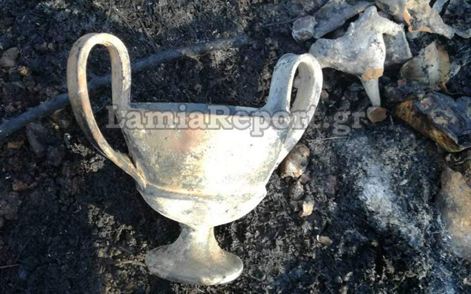Firemen recover antiquities in Phthiotida