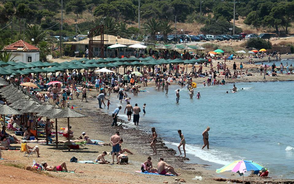 Ten months after oil leak, Saronic Gulf beaches ‘safe’