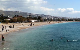 Boats banned from anchoring near beaches in Saronic