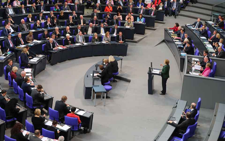 Bundestag approves aid package for Greece