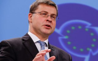Tsakalotos to host Dombrovskis meeting