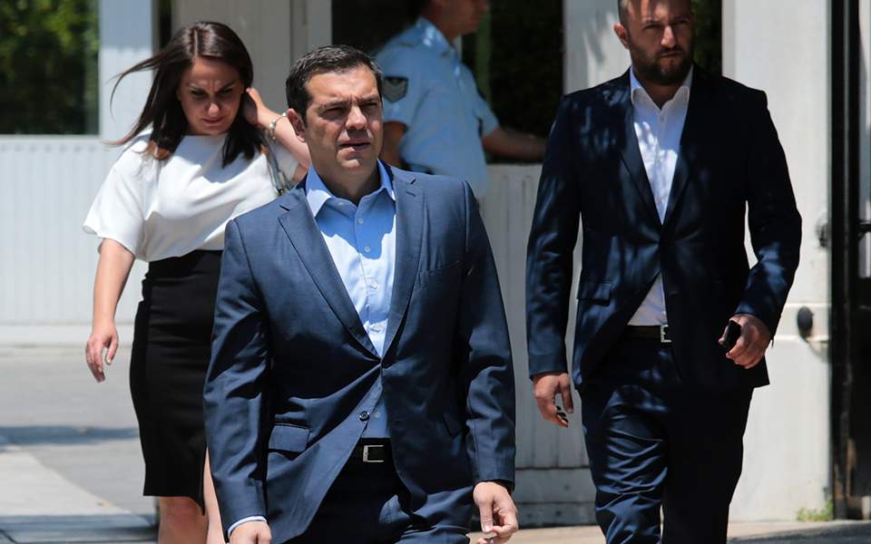 Tsipras in UK in bid to promote Greek role in Balkans, seek investors