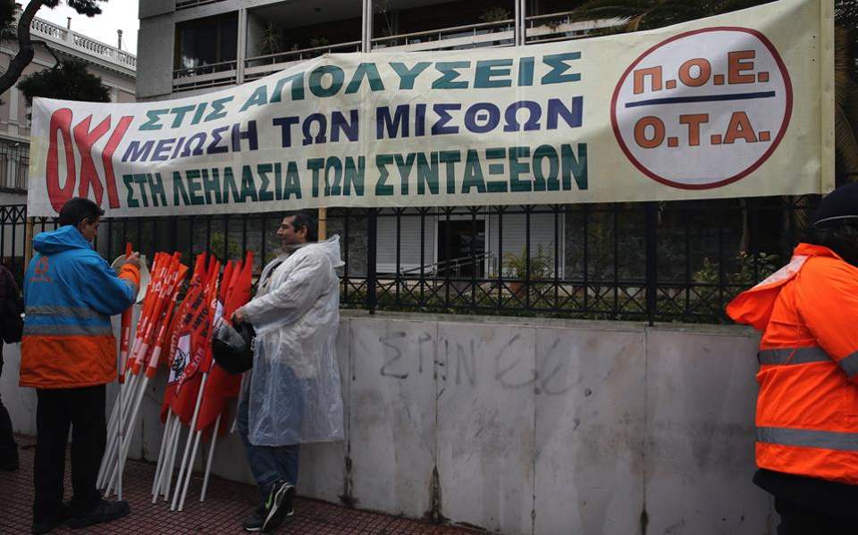 Athens municipal workers plan work stoppage on Tuesday