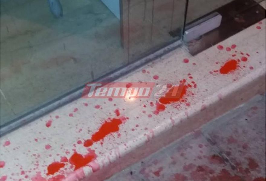 Notary’s office in Patra pelted with stones and paint