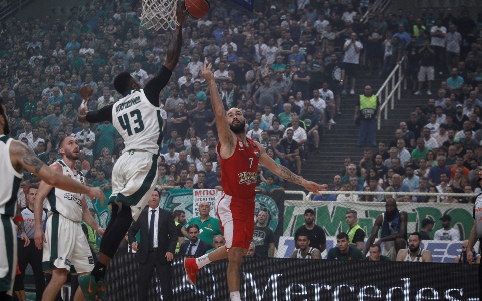 Panathinaikos retains Basket League crown in style