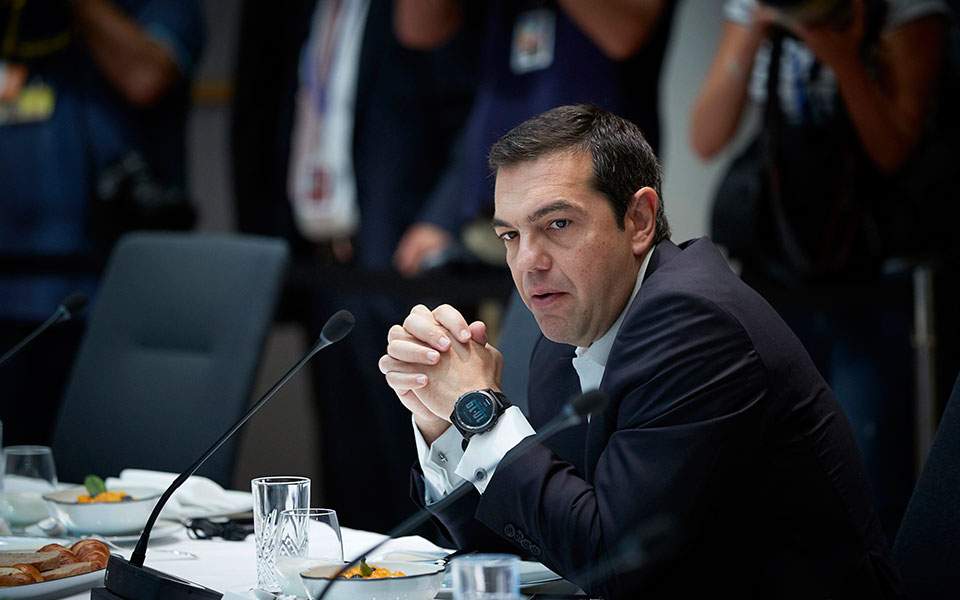 Tsipras announces freeze in VAT hike for five Aegean islands