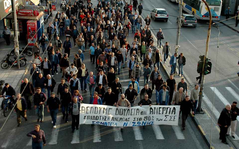 Over one in three at risk of poverty in Greece