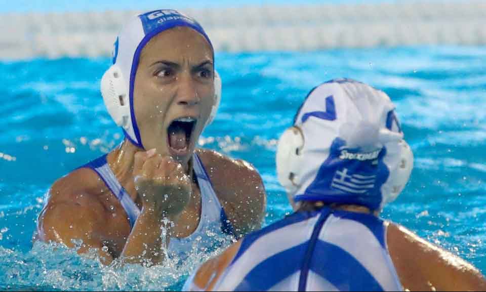 Women’s water polo team into Euro semis, men crash out