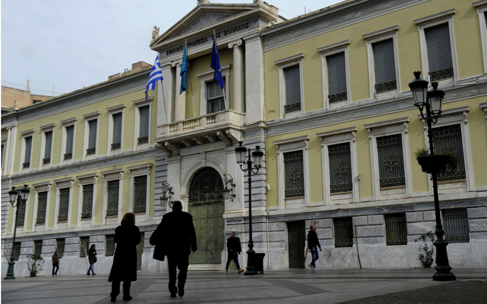 Greece prepares to fly solo on bond markets