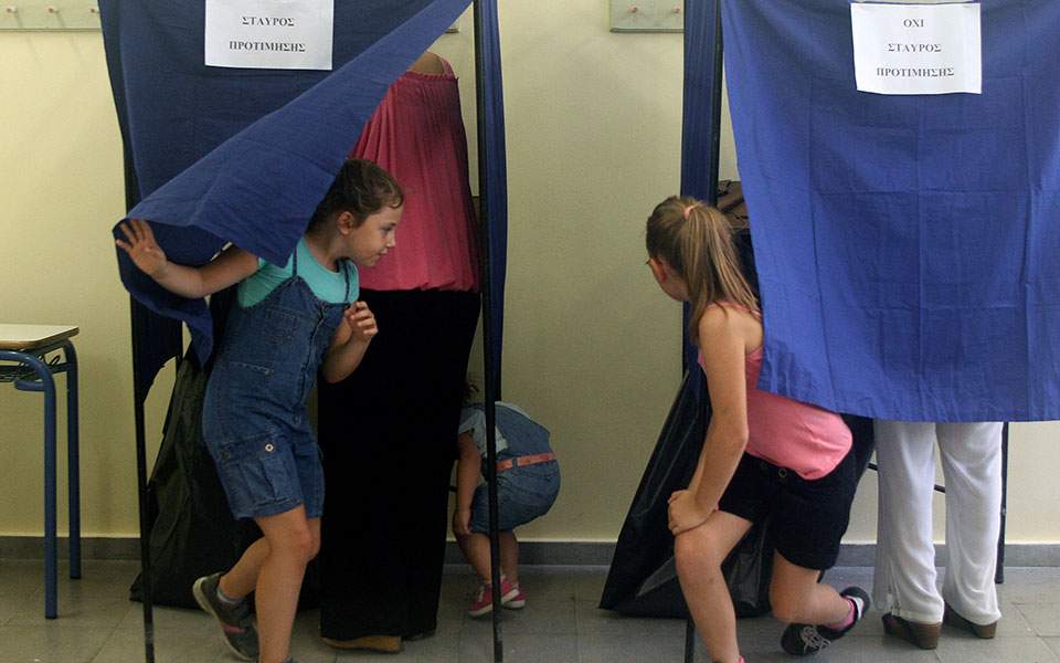 Greek government mulling May general elections