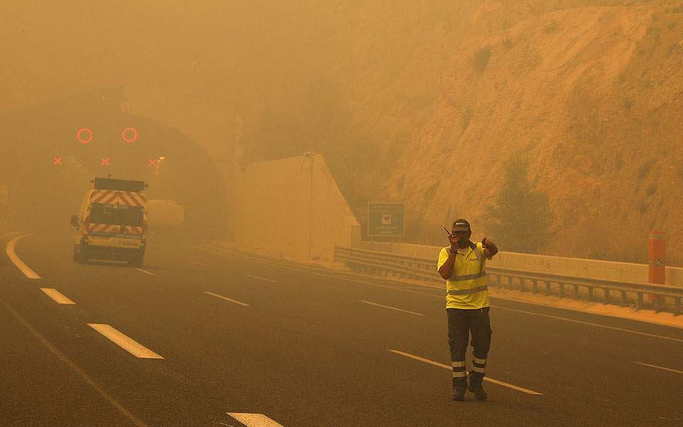 Athens-Corinth highway reopens; Proastiakos running as usual