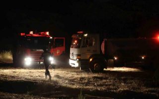 village-evacuated-near-hania-as-fire-continues-to-rage