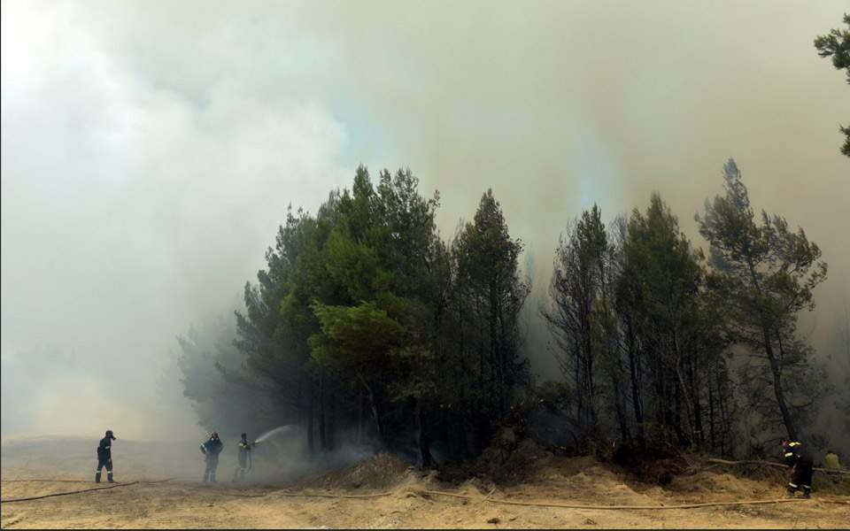 Large fire burning grassland in western Crete