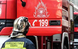 firemen-rescue-seven-people-from-fire-in-athens-building