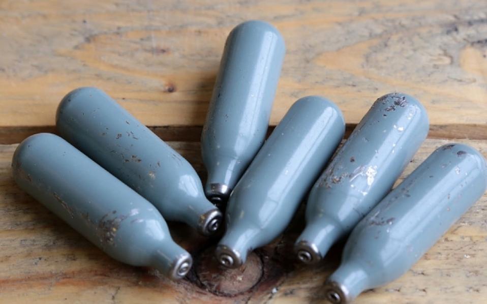 Police arrest man for selling laughing gas in Crete