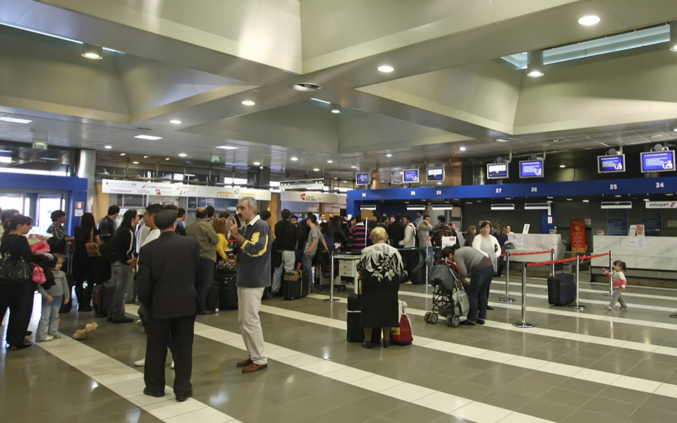 Air arrivals fly 11 percent higher in H1