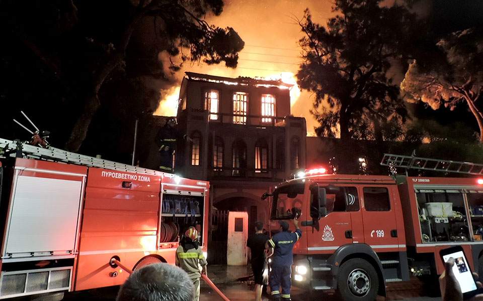 Fire destroys former war museum in Hania, Crete