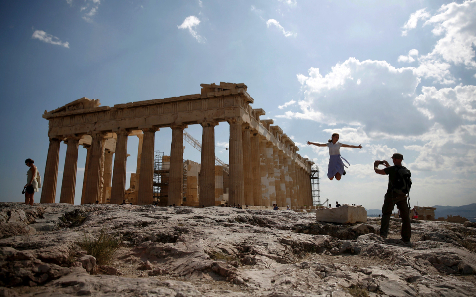 Ever-popular Parthenon begging for guides