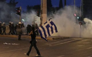 Greek police detain three in Athens’ FYROM name deal rally