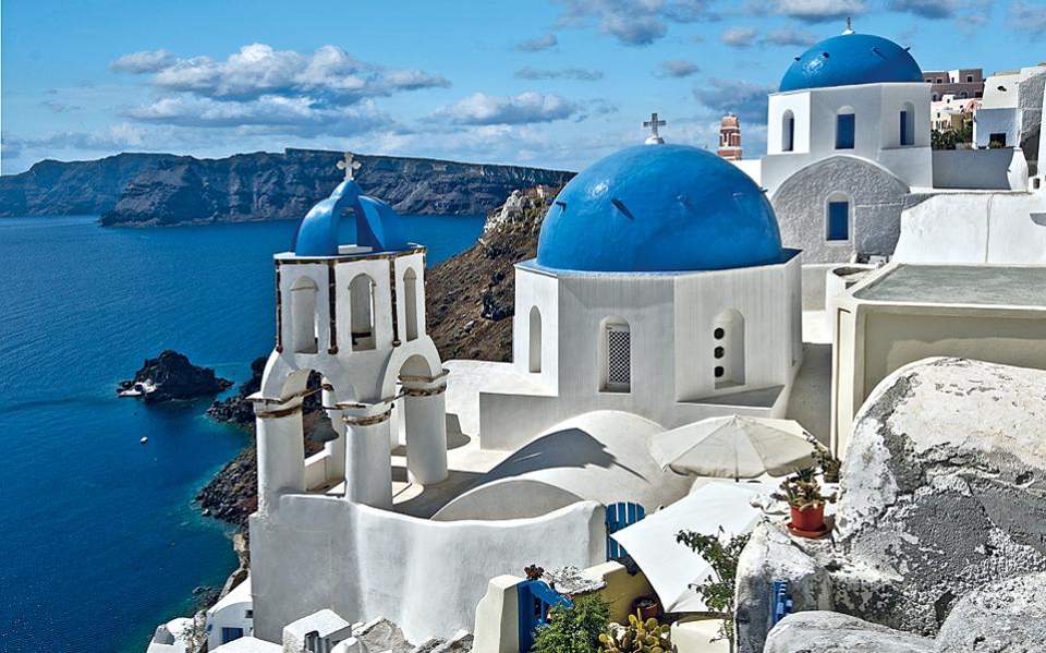 Santorini a top location for marriage proposals