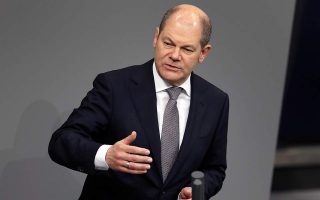 Scholz says would be a mistake for Greece to change bailout program