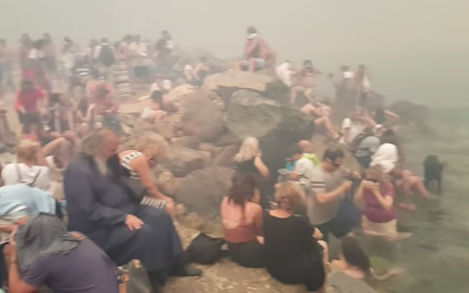 Greece wildfires: People filmed taking refuge by the sea