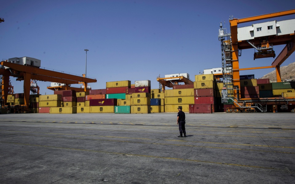 More containers moving through Piraeus