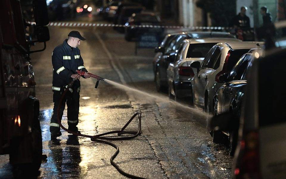 Opposition slams gov’t over anarchist attack on Athens police station