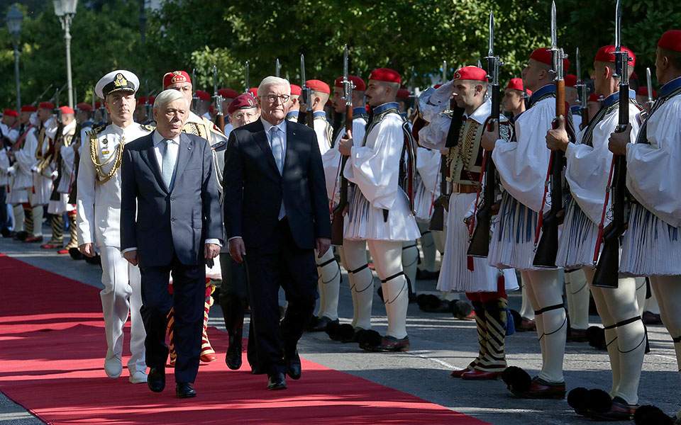 Presidents Pavlopoulos and Steinmeier hail close Greek-German ties