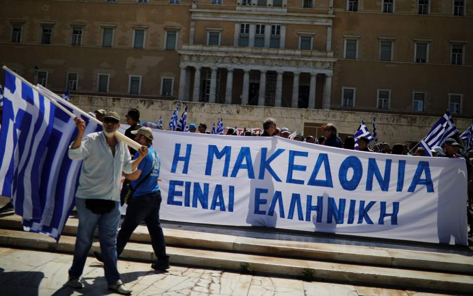 Poll shows most Greeks still reject FYROM deal; ND lead over SYRIZA steady