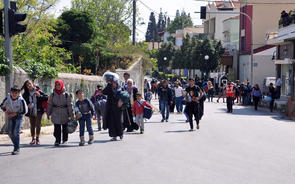 Chios parents oppose refugee kids at school