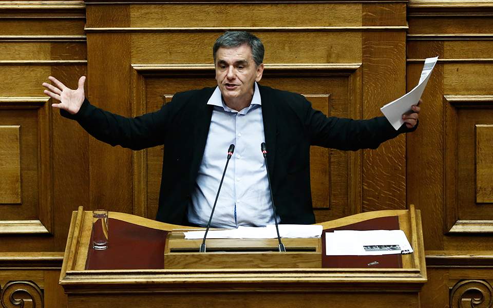 Greece wants to repay loans to lenders before maturity, Tsakalotos says