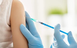 Greeks among EU citizens with least trust in vaccines