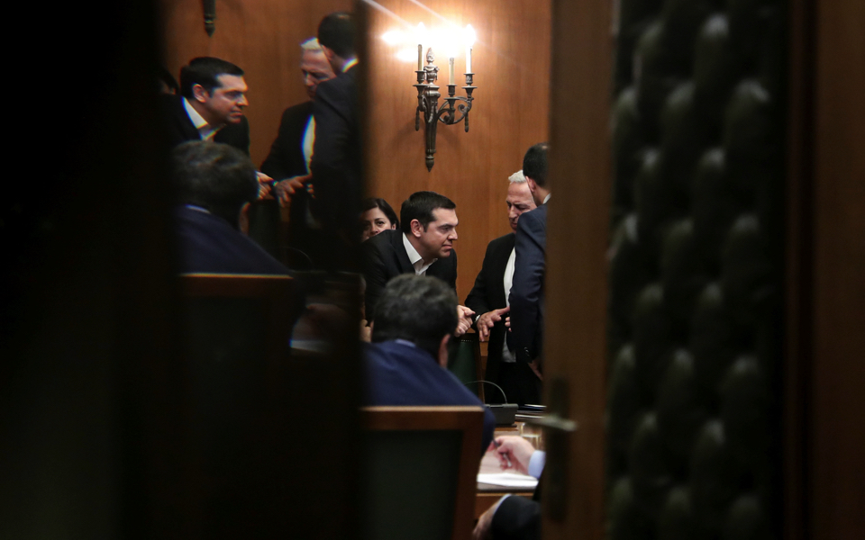 In bid to shift focus from toxic Prespes debate, Tsipras pledges social measures