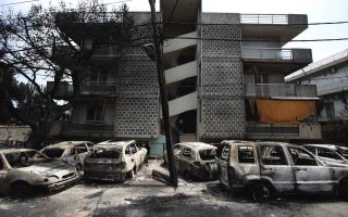 Fire service officials do not admit to lapses in east Attica blazes