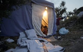 fire-burns-down-large-tent-in-moria-migrant-center