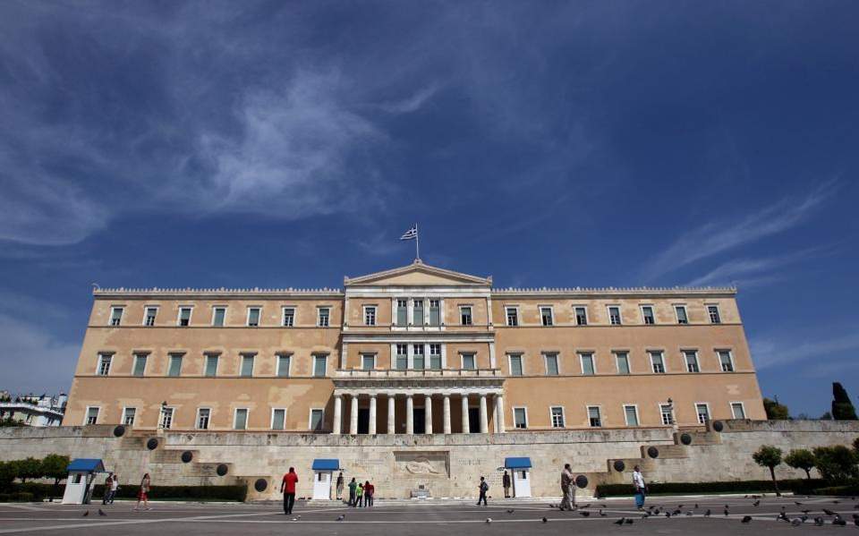 Political battle rages in Greece for the center ground