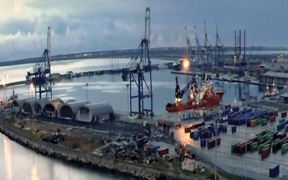 Fire breaks out on rig at Limassol port