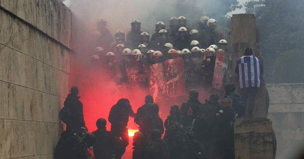 Tsipras blames ‘extremist elements’ for clashes; protesters cry staged provocation