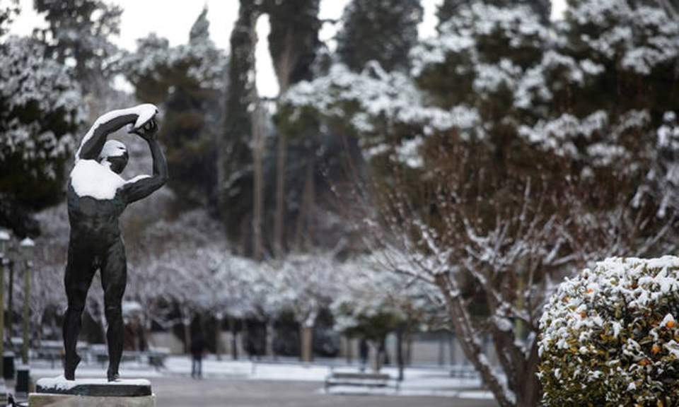 Minor disruptions in Greek transport due to cold weather