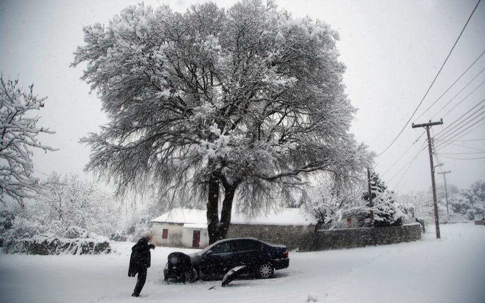 Cold snap brings snow to much of Greece
