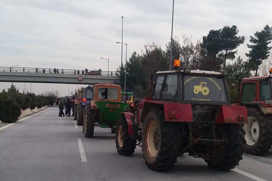 Farmers block one lane on national highway in central Greece