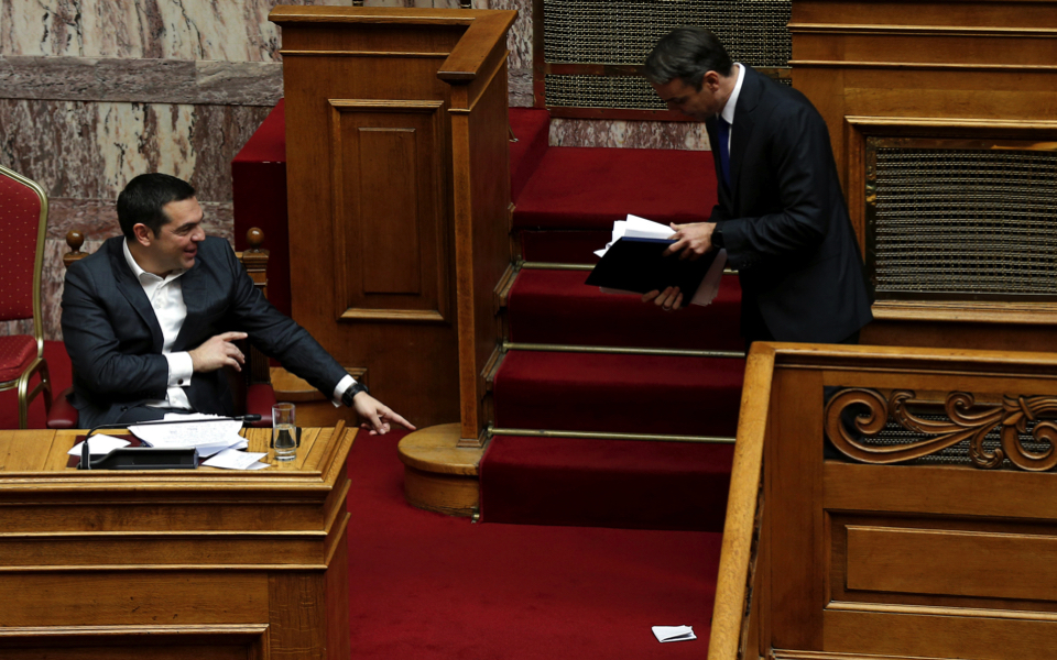 Greek PM set to scrape through confidence motion