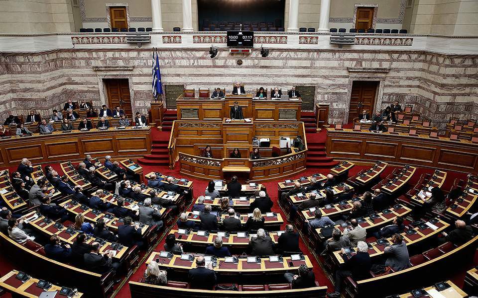 Tsipras mulls taking independent MPs into SYRIZA fold