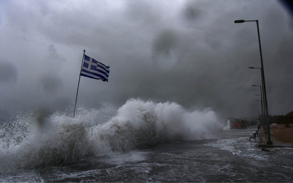 Bad weather sweeps Greece