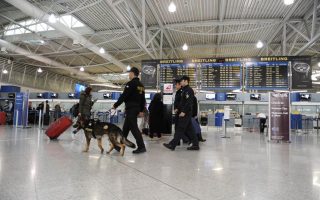 Greek police nab two drug smugglers at airports